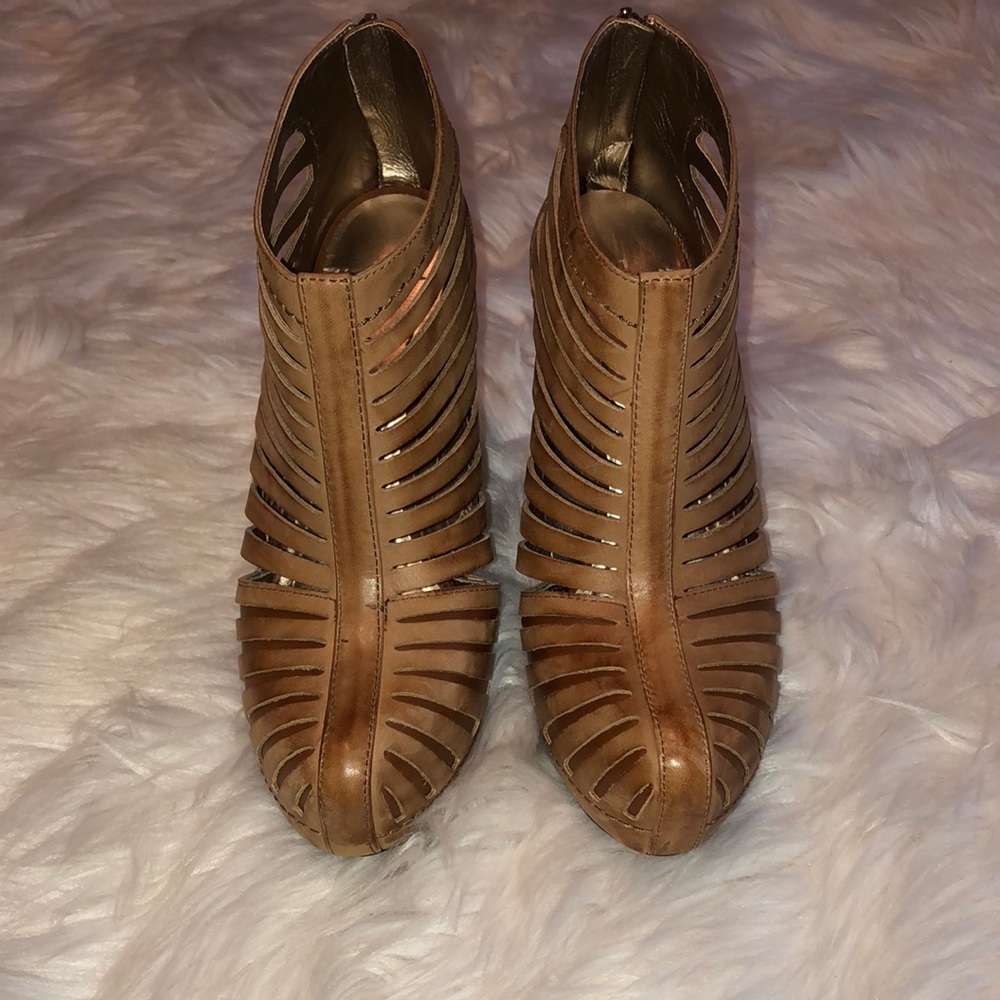 BGBG Generation closed toe pump